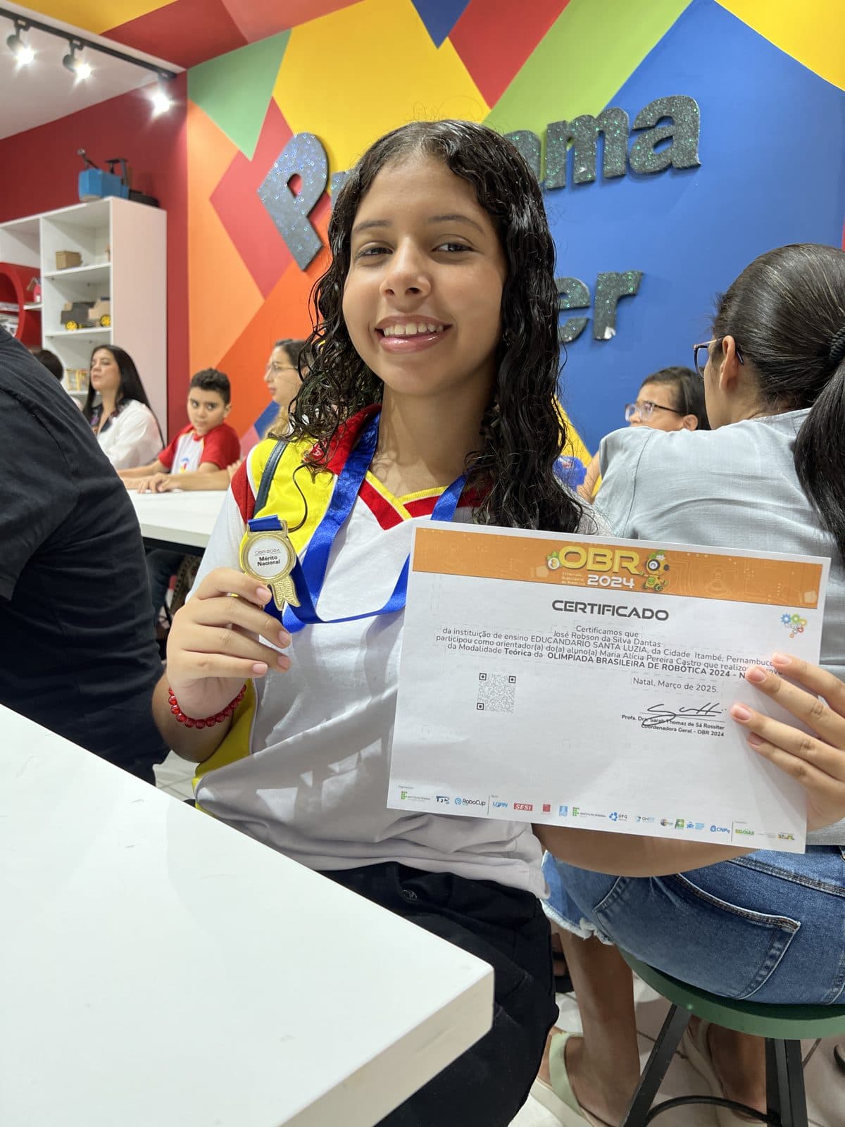 Estande de feira de ciência com projeto premiado