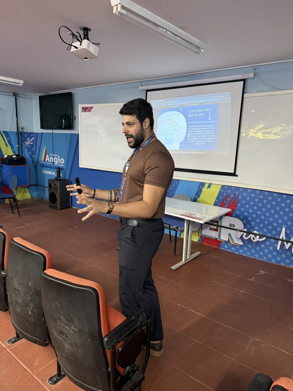 Coordenação pedagógica em reunião